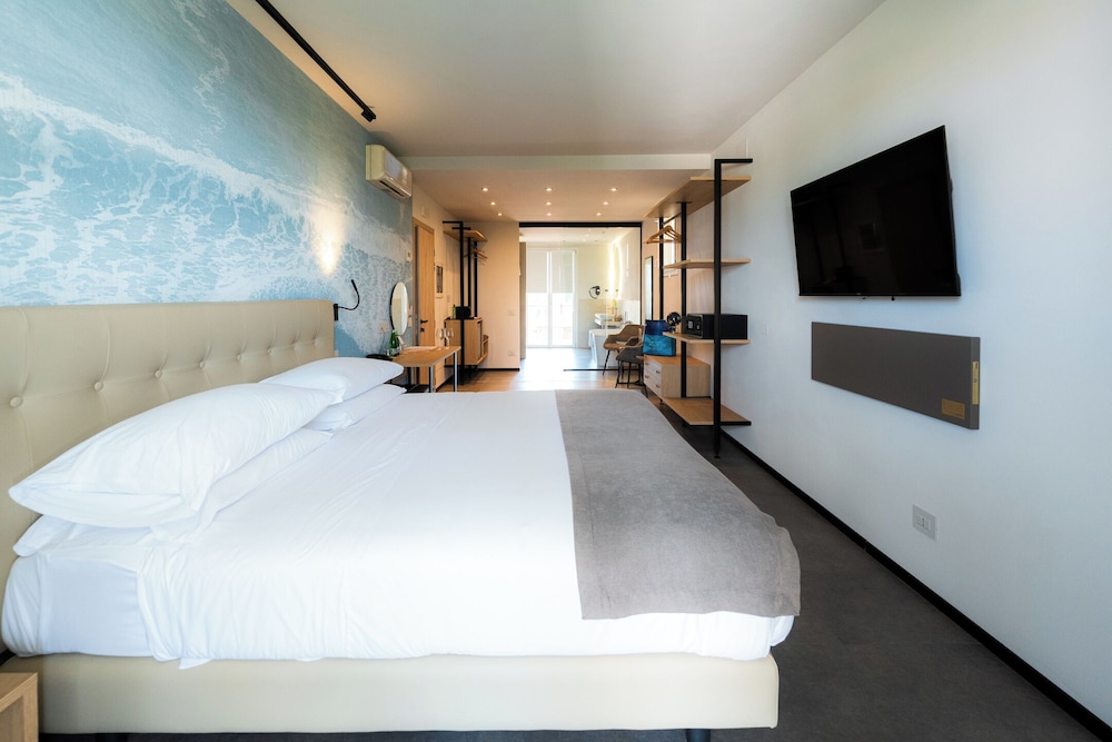 Suite, King Bed, Hot Tub
