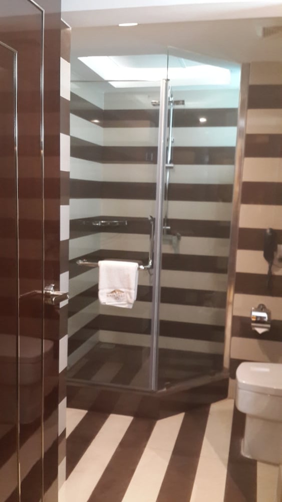 THE RAINTREE DHAKA 28/29