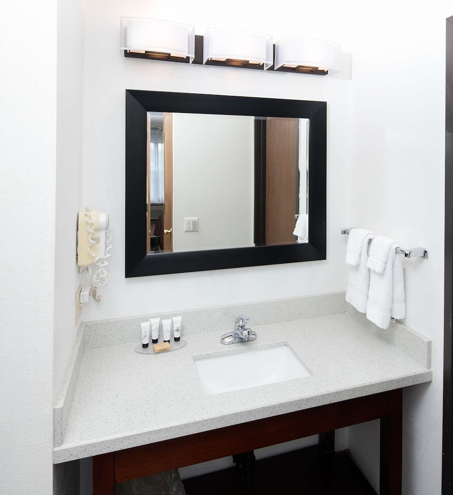 Red Lion Inn & Suites Auburn 22/36
