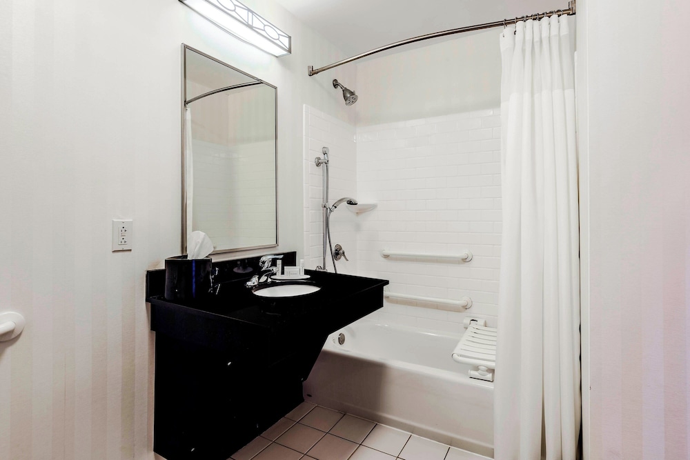 Fairfield Inn Suites Wilkes Barre Scranton 22/23