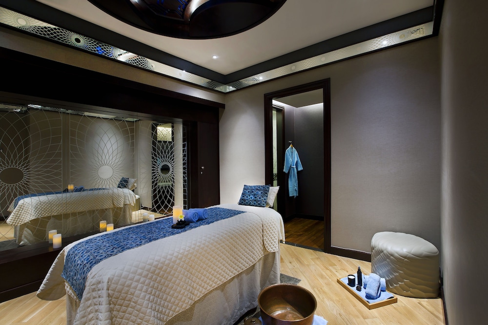 swimming pool spa