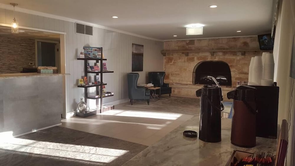 Sunday House Inn and Suites 5/23