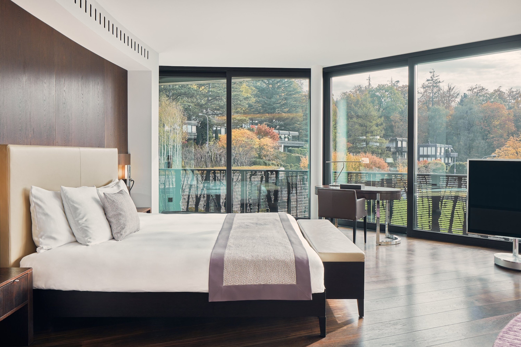 Junior Suite, Deluxe, King Bed, Jetted Tub, Balcony