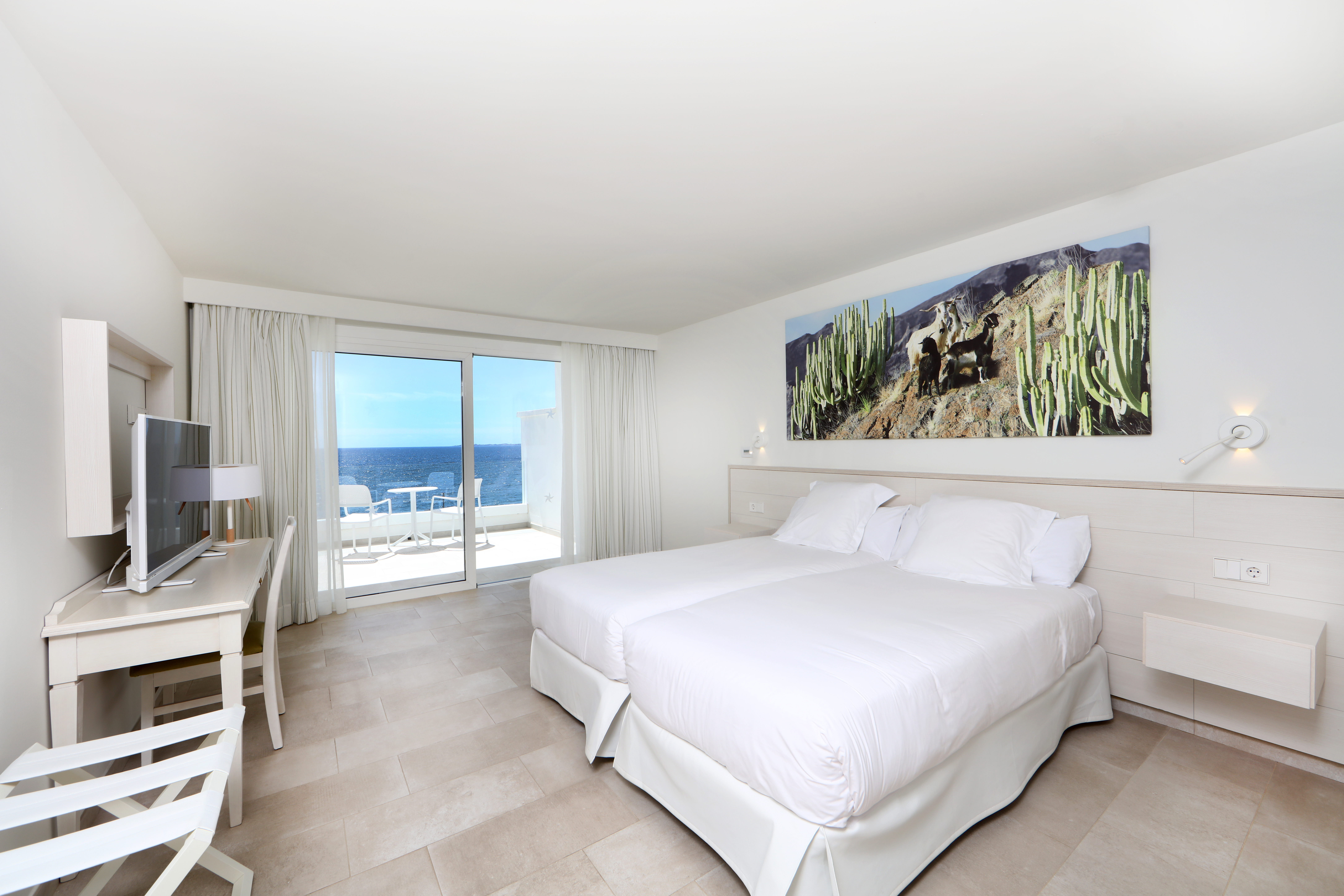 Room, Double Bed, Lateral Side Sea View