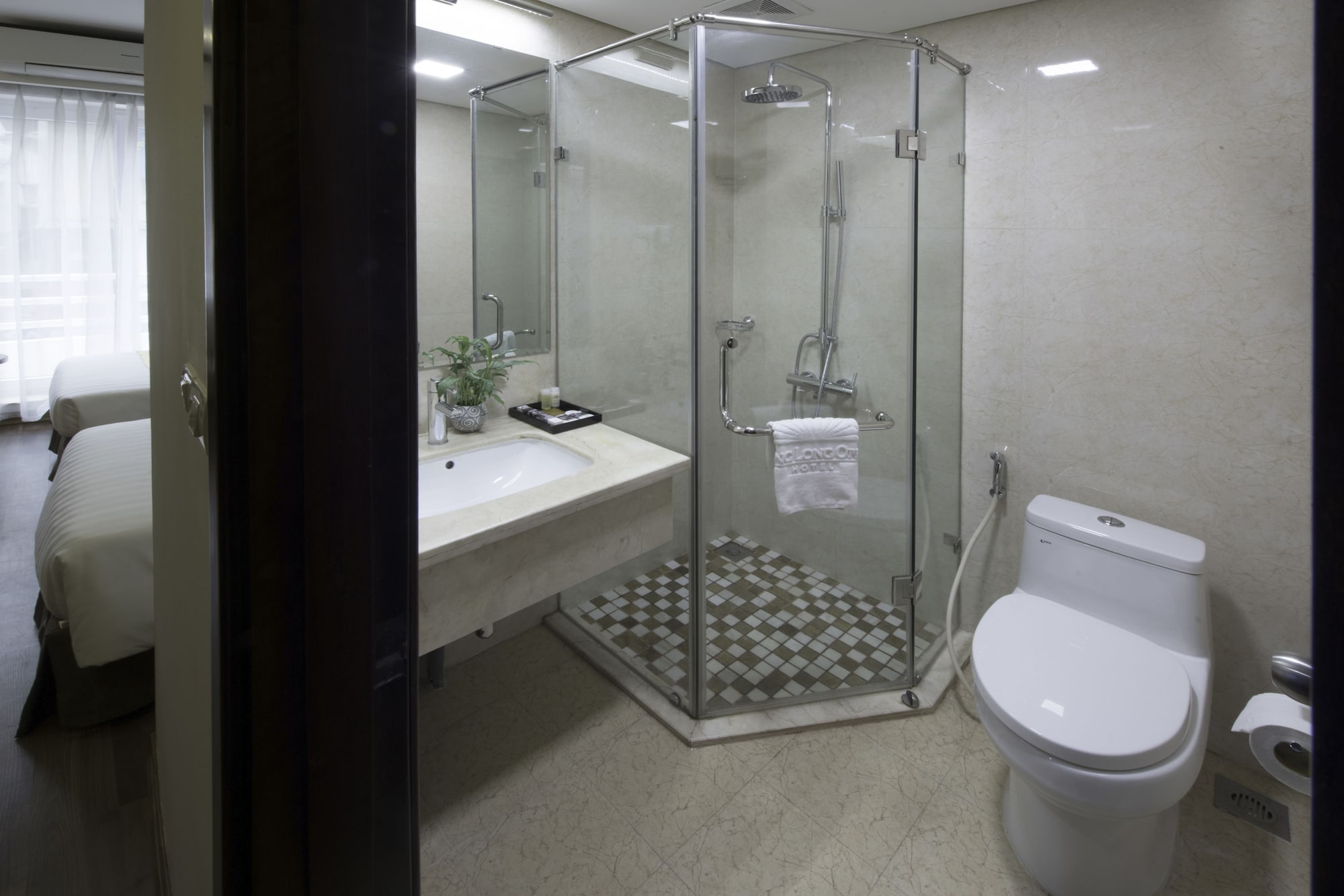 Deluxe, Twin Beds, Thang Long Opera 9/10