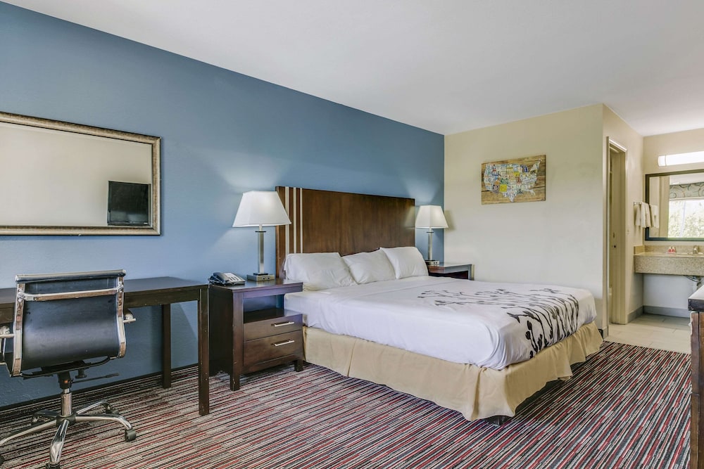 غرفة بسرير كينج لذوي الإعاقة، Econo Lodge Inn & Suites Enid South 3/10