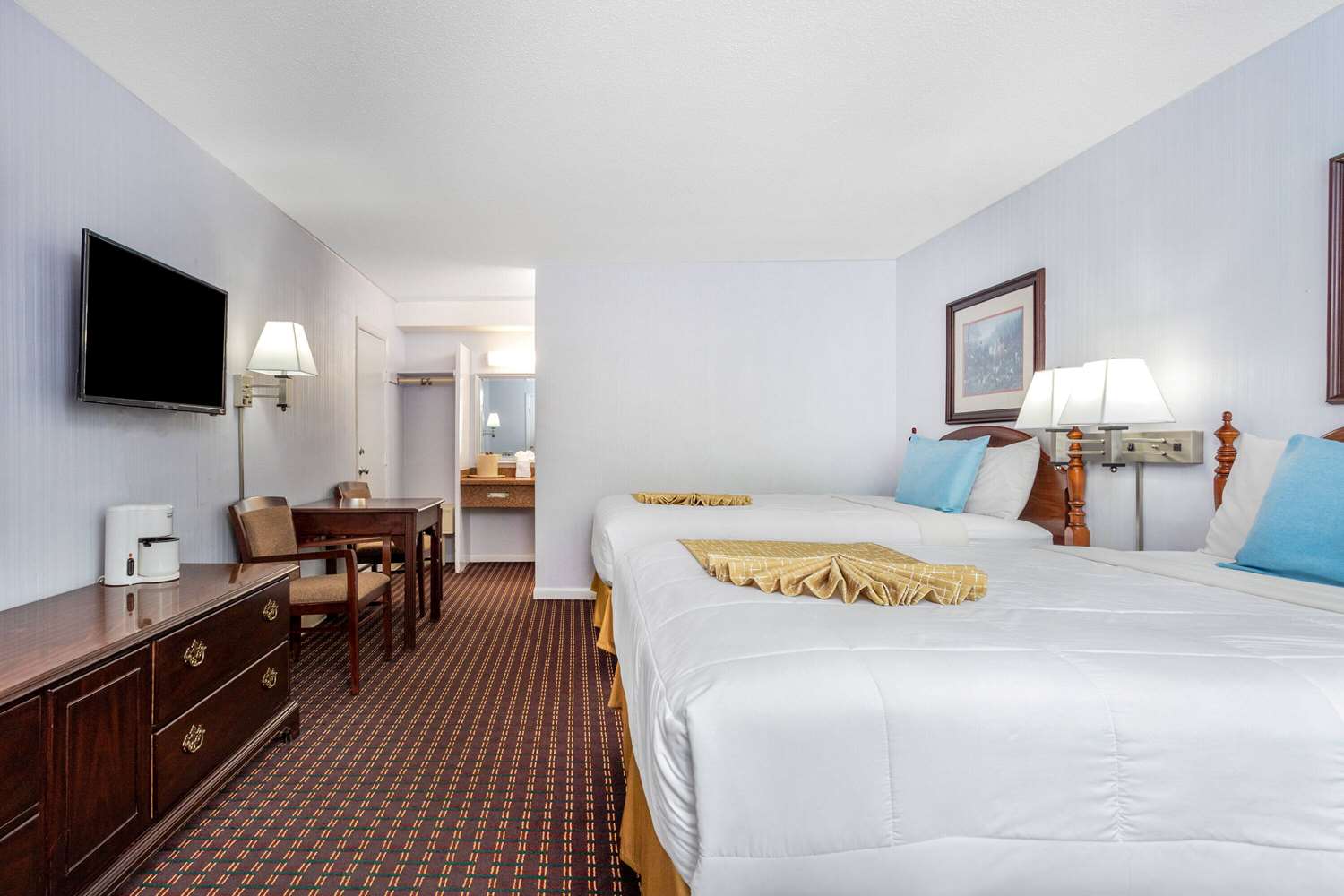 Travelodge by Wyndham Cape Cod Area 5/17