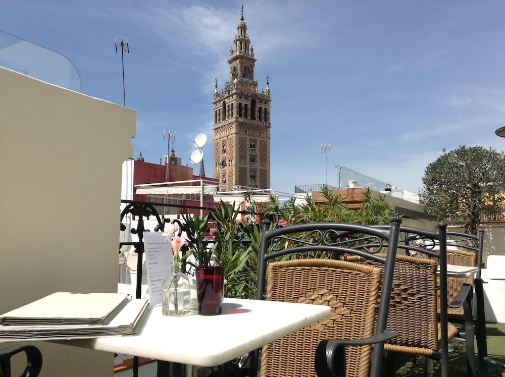 Hotel Palacio Alcazar 53/71
