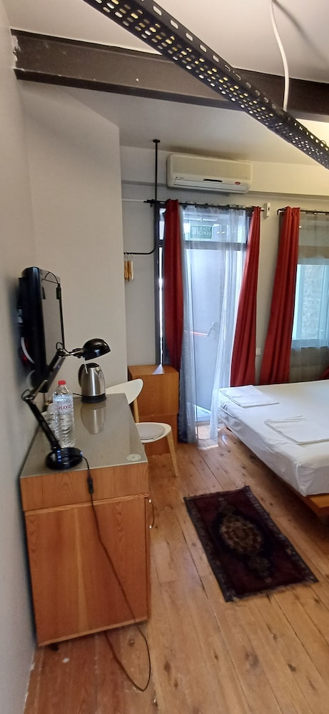 Peradays Hotel 13/48