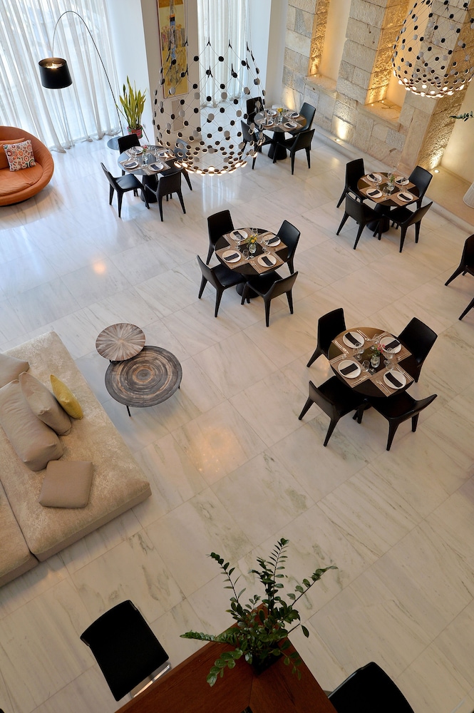 Athenaeum Grand Hotel 26/50