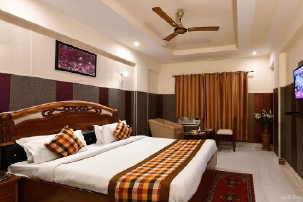 Hotel Chanakya 6/17