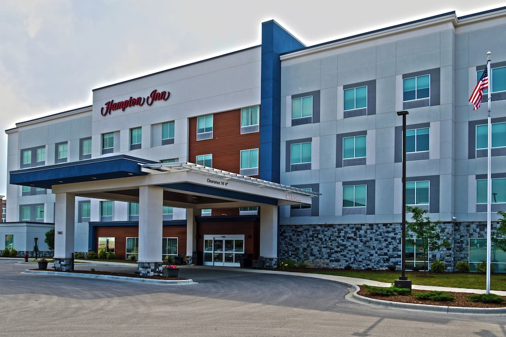 Hampton Inn Glendale Milwaukee, WI 32/42