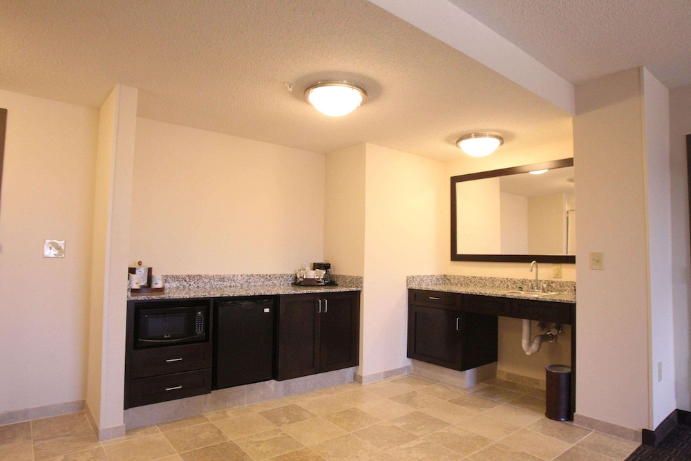 Hampton Inn Suites Seneca Clemson Area Sc 7/74