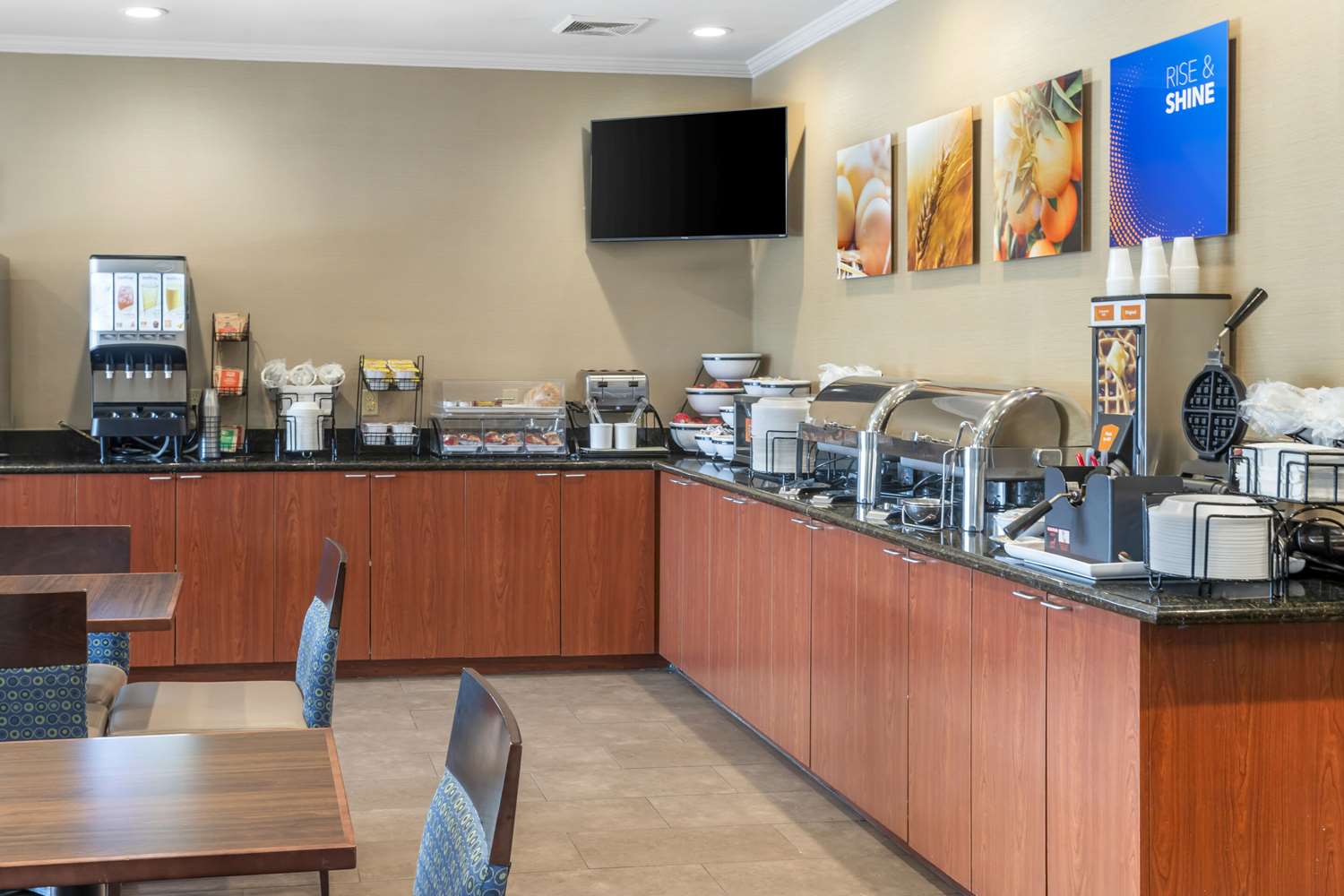 Comfort Inn & Suites Blytheville, AR 37/39