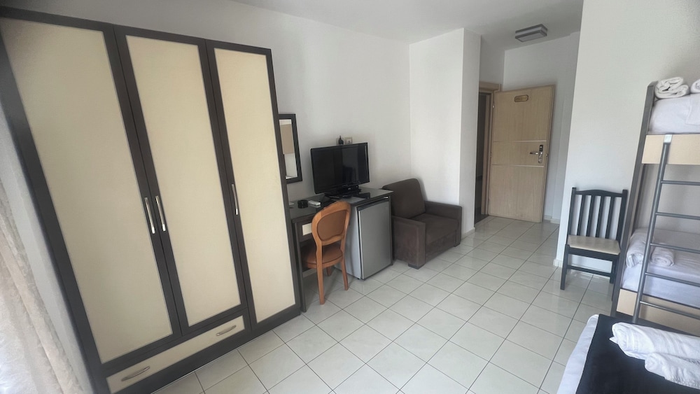 Sunrise Hotel Cameria 24/50