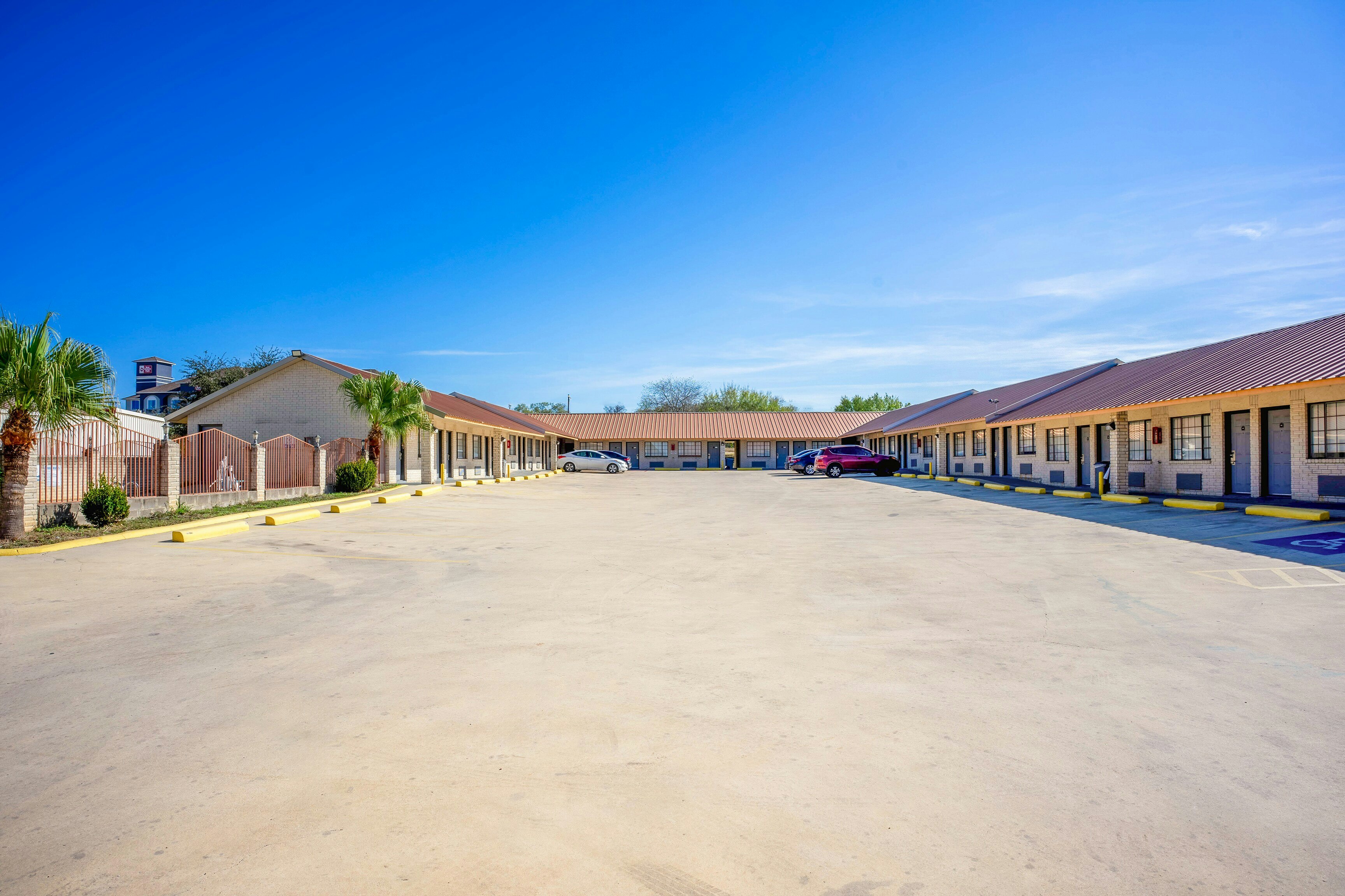 Pleasanton Executive Inn By OYO 19/42