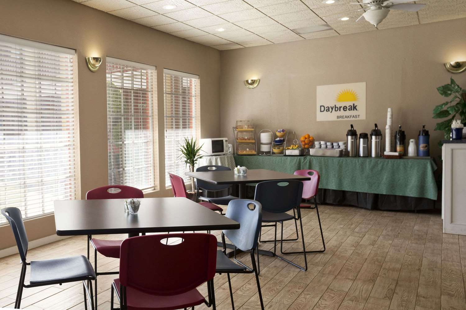 Days Inn by Wyndham Lawton 39/47