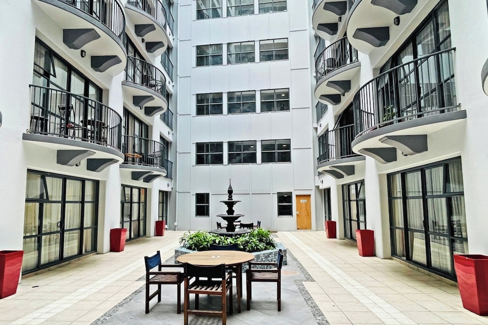 Quest Atrium 46/57