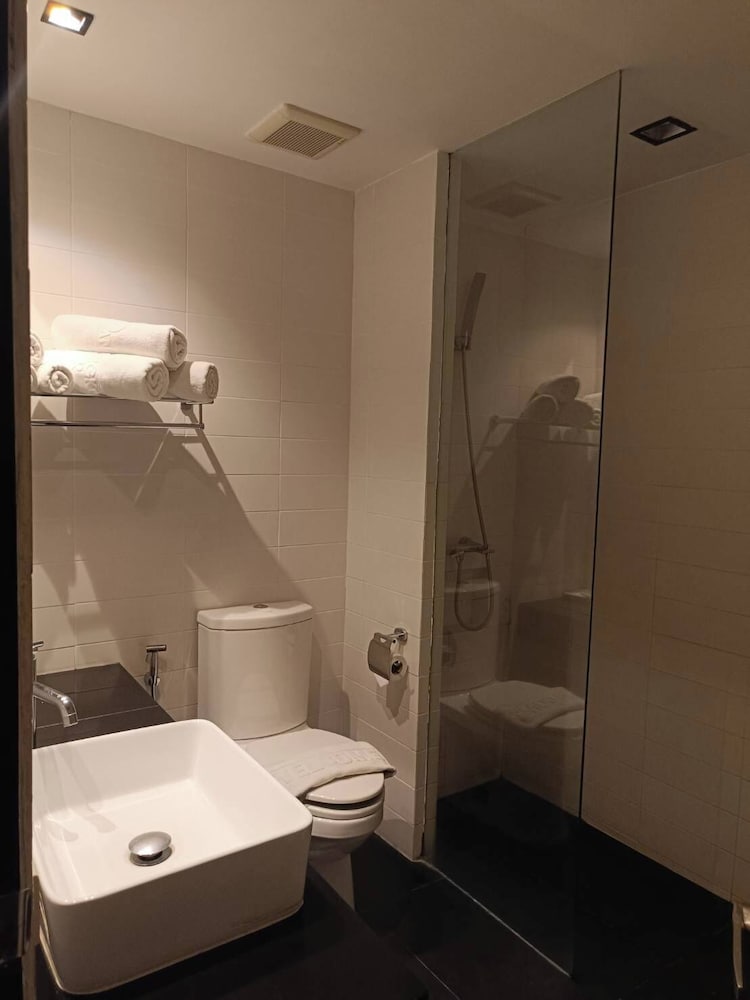 Bangkok Inter Place Hotel 72/72