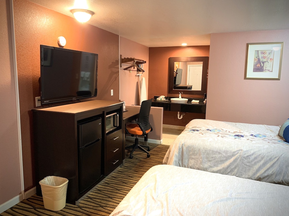 ANNIE OAKLEY MOTEL OAKLEY 5/66