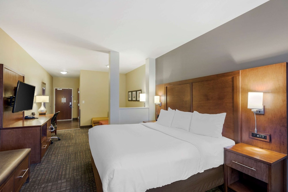 Comfort Suites Loveland 20/48