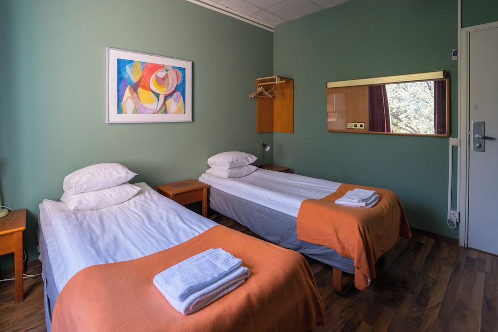 Standard, Twin Beds, Shared Bathroom, Reimersholme Hotel 9/10