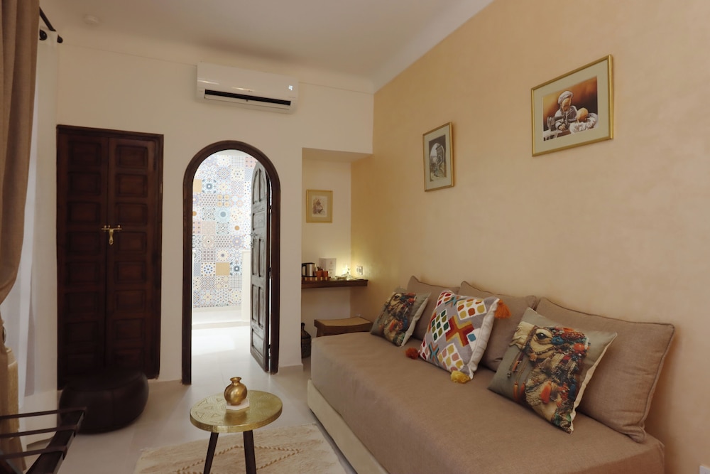 Riad Laora 57/80