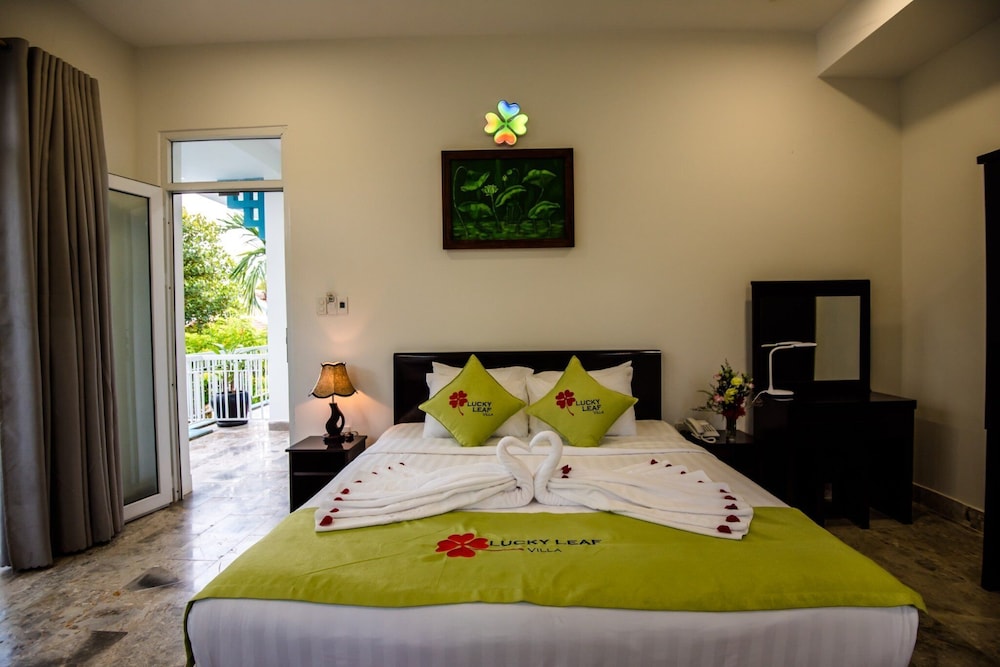 Deluxe, 1 Queen and 1 Single Bed