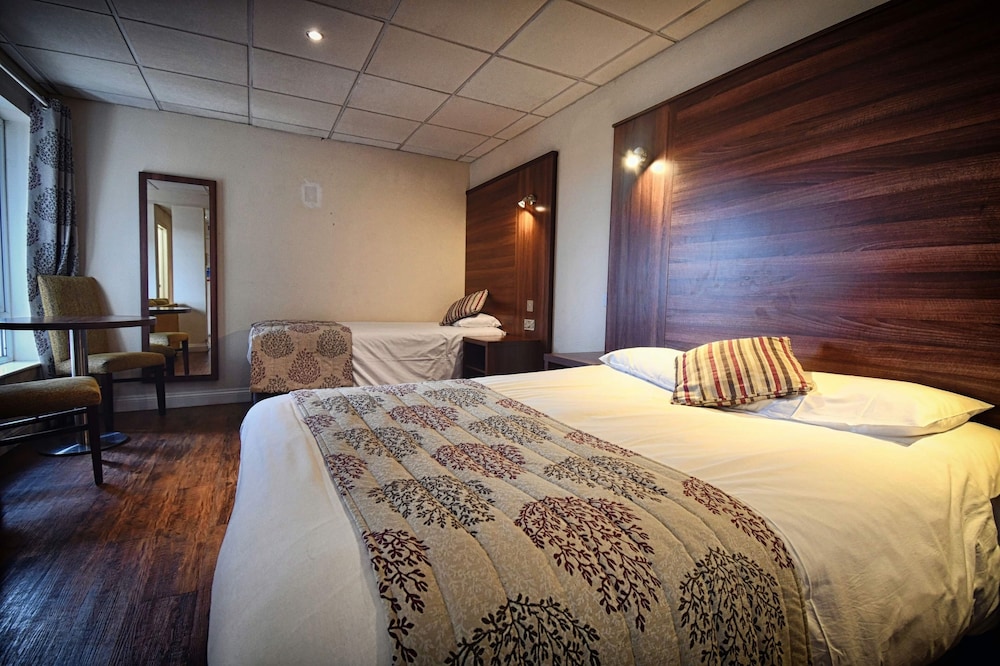 Oliver Cromwell Hotel 5/50