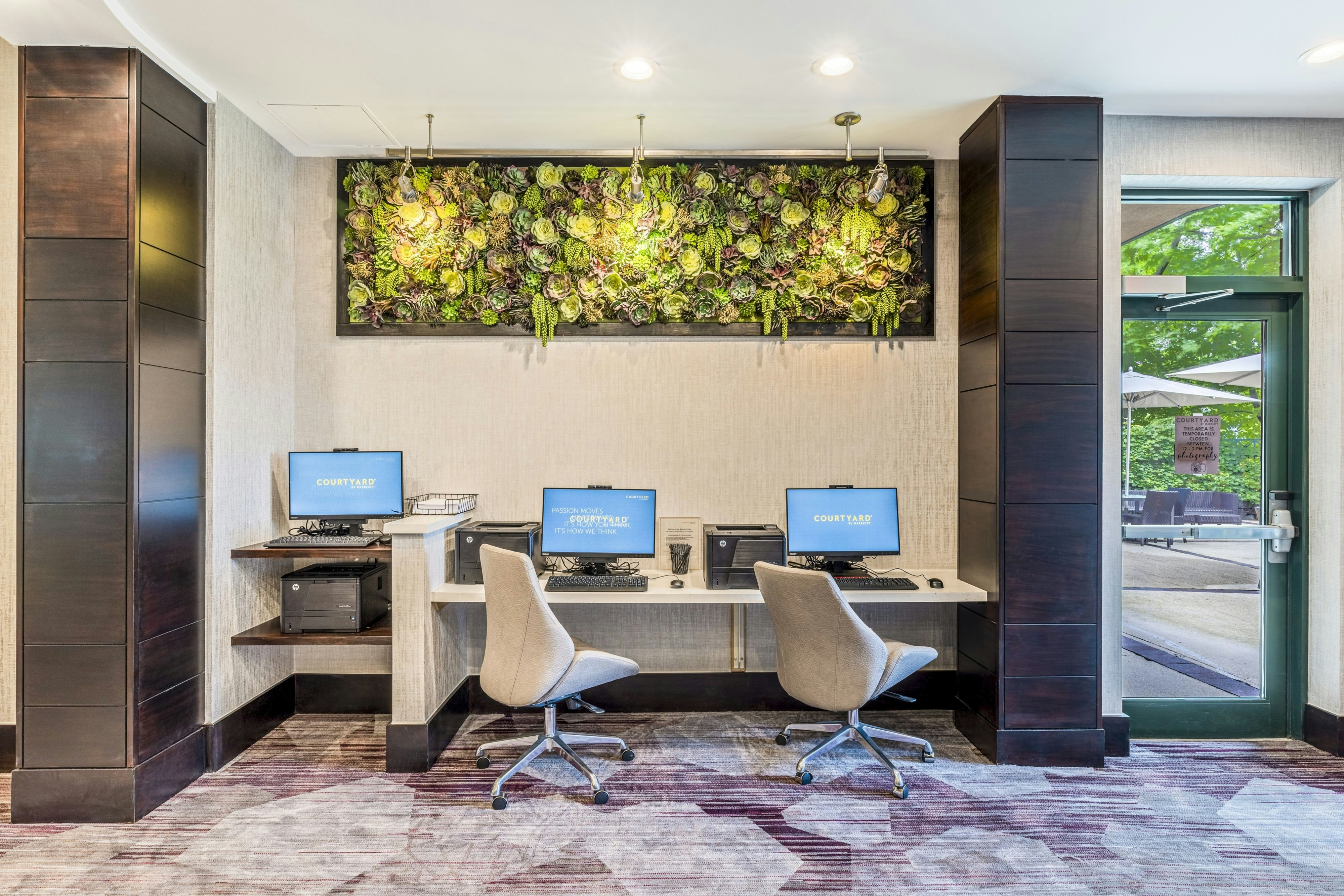 Courtyard by Marriott Boston Waltham 16/18