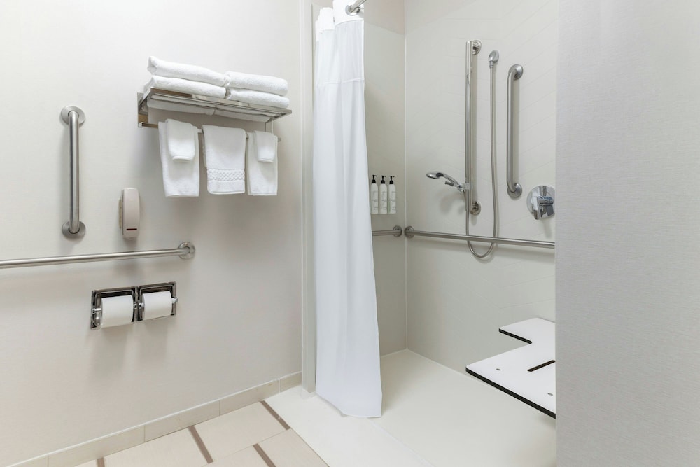 Suite, King Bed, Accessible 6/6