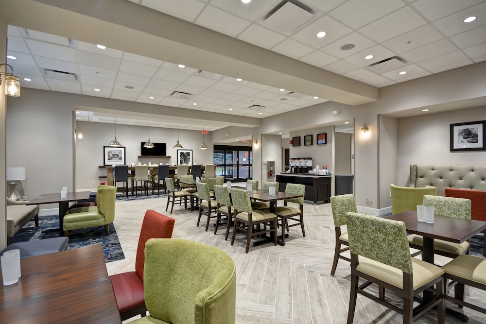 Hampton Inn Livonia Detroit 23/30
