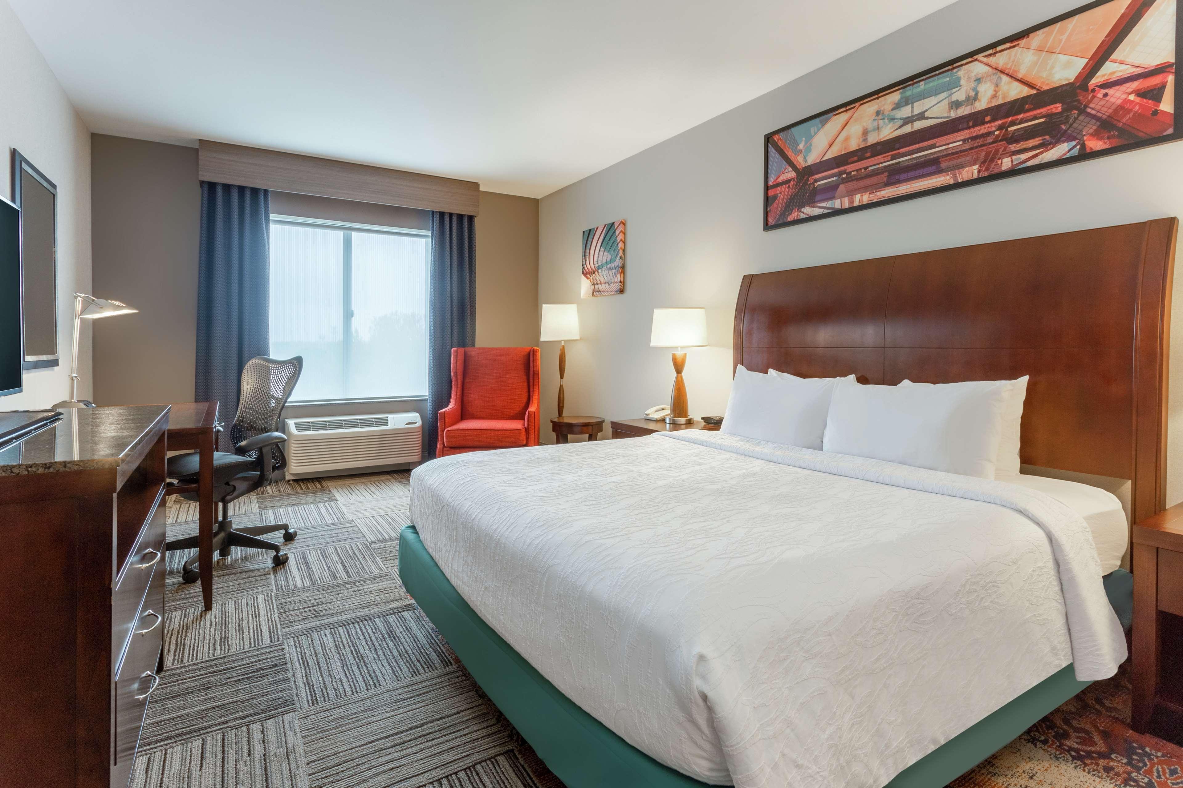 ROOM, KING BED, BATHTUB