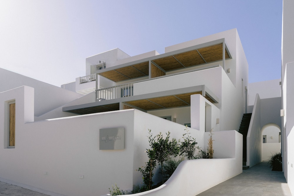 Mr & Mrs White Paros Suites & More in PAROS