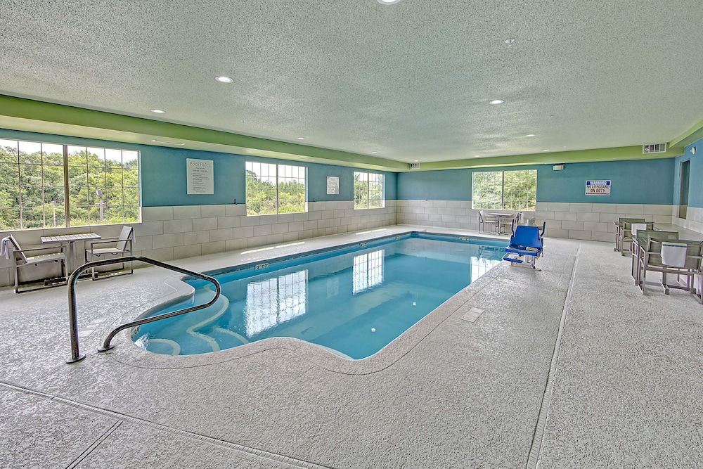 Holiday Inn Express Hotel And Suites Crossville 3/35