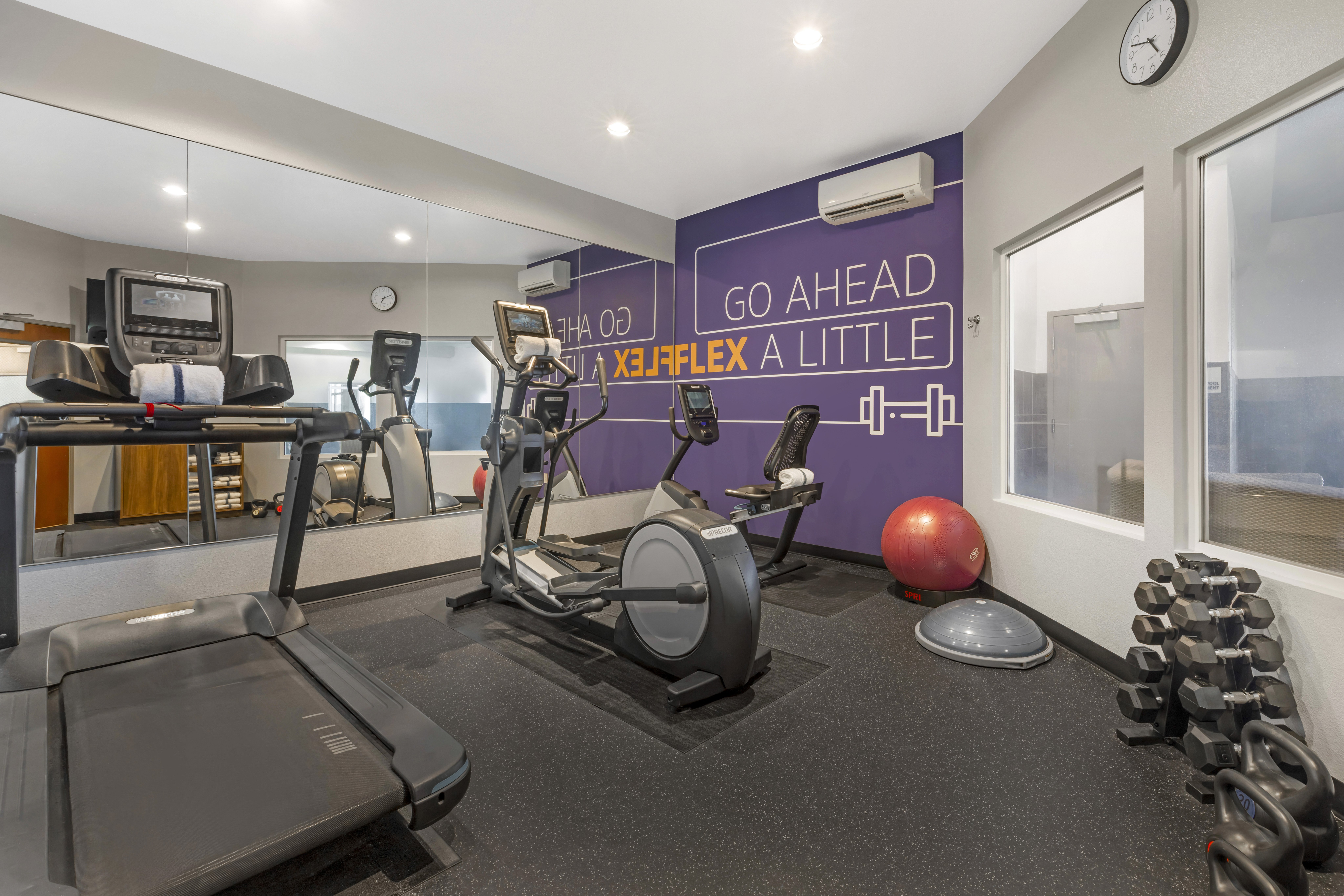 Holiday Inn Express Hotel Suites Astoria 44/69