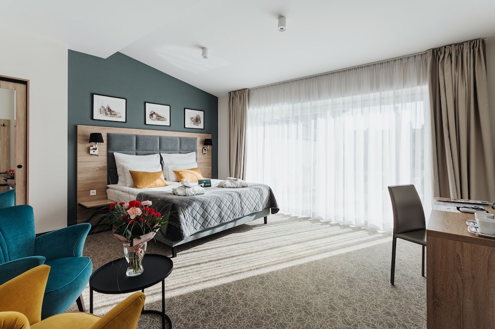 SUPERIOR, KING BED