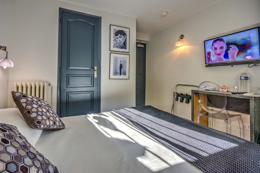 VILLA CLAUDIA(FORMERLY LE VENDOME - VILLA CLAUDIA) 30/77