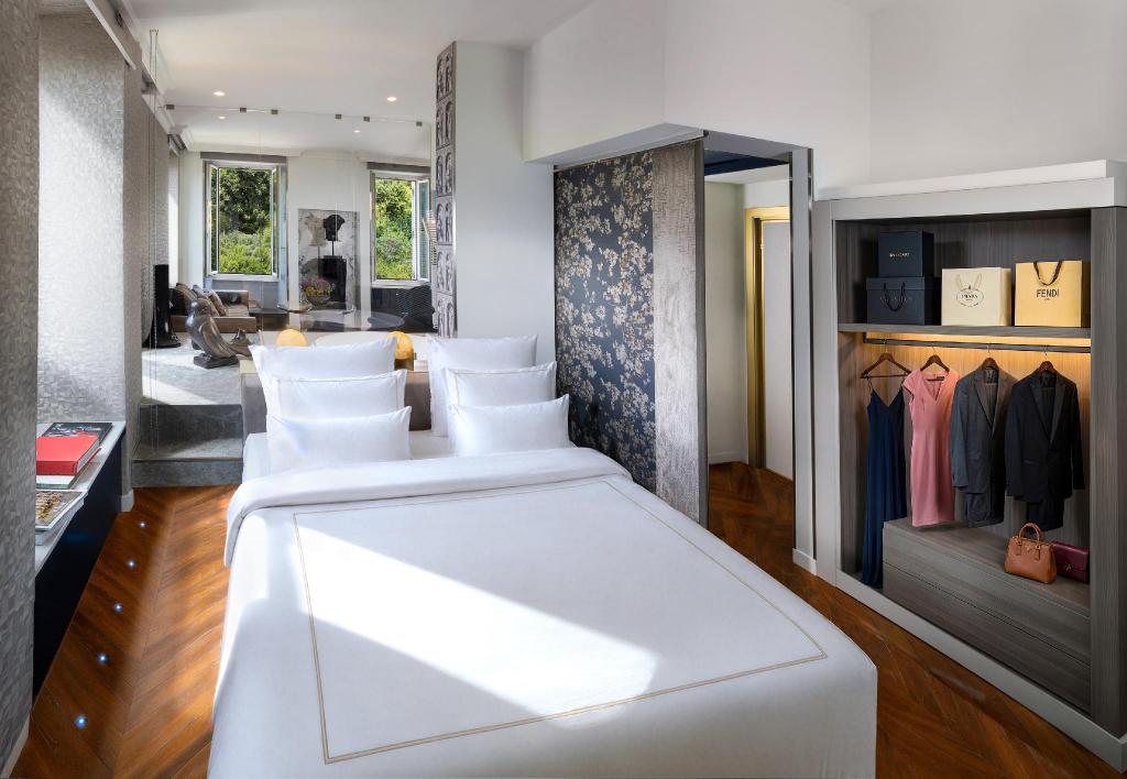 Suite, King Bed, Colosseum View