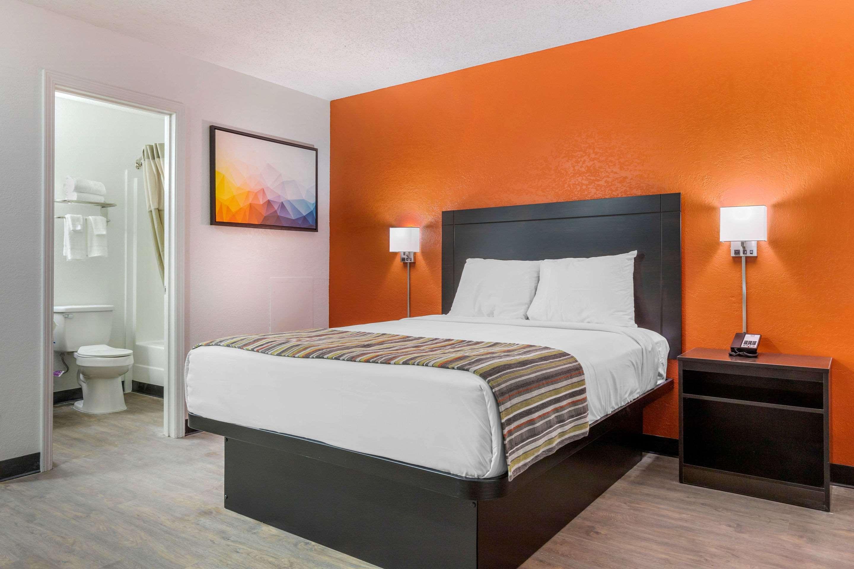غرفة بسرير كوين، Suburban Studios Spartanburg - I-26 3/7