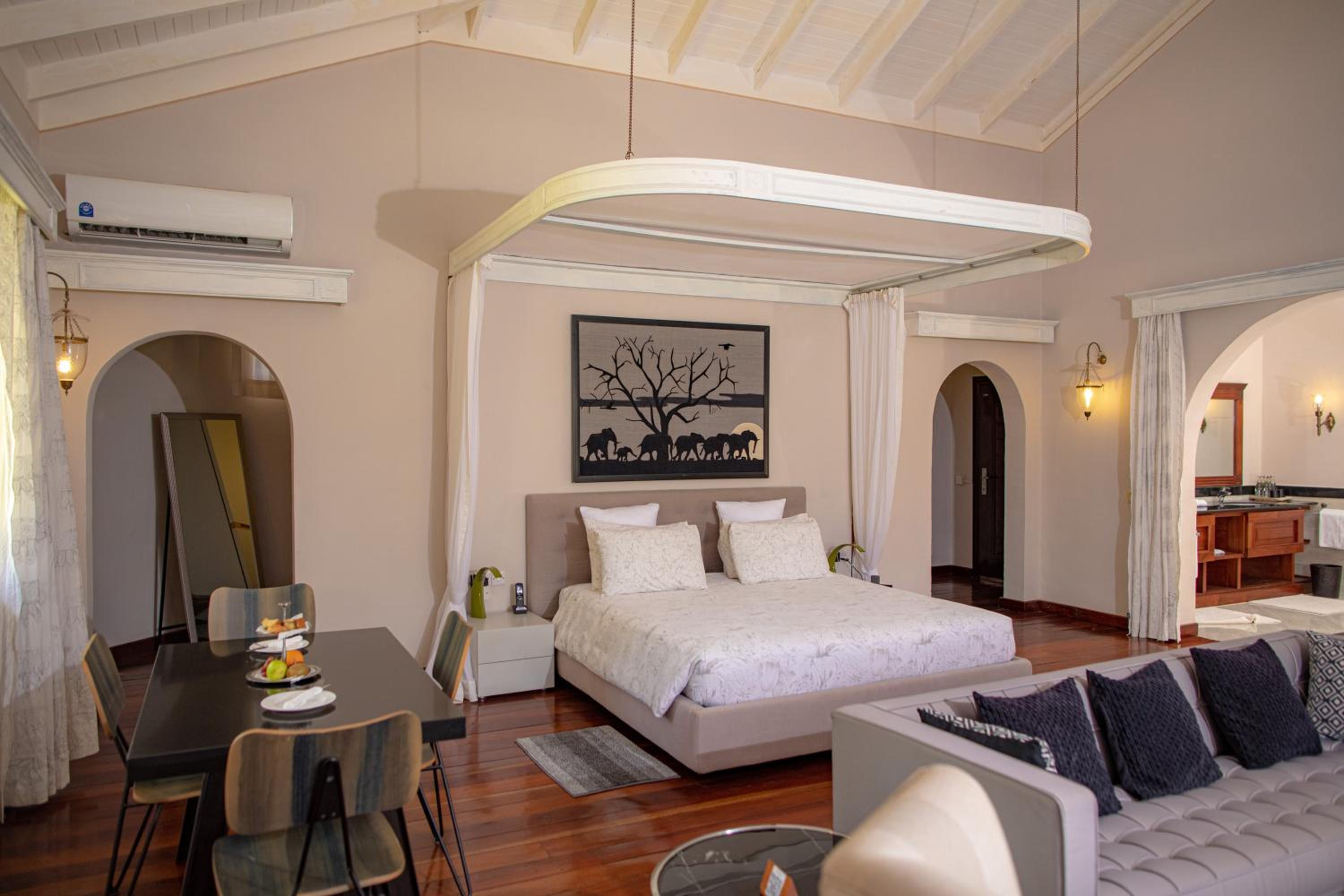 Executive, Suite