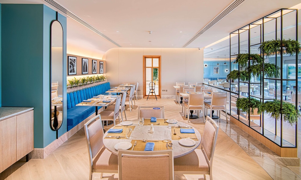 Radisson Blu Hotel and Resort Abu Dhabi Corniche 73/88