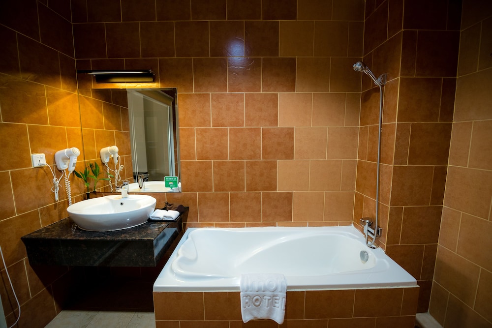 Almond Hotel - Phnom Penh 50/50