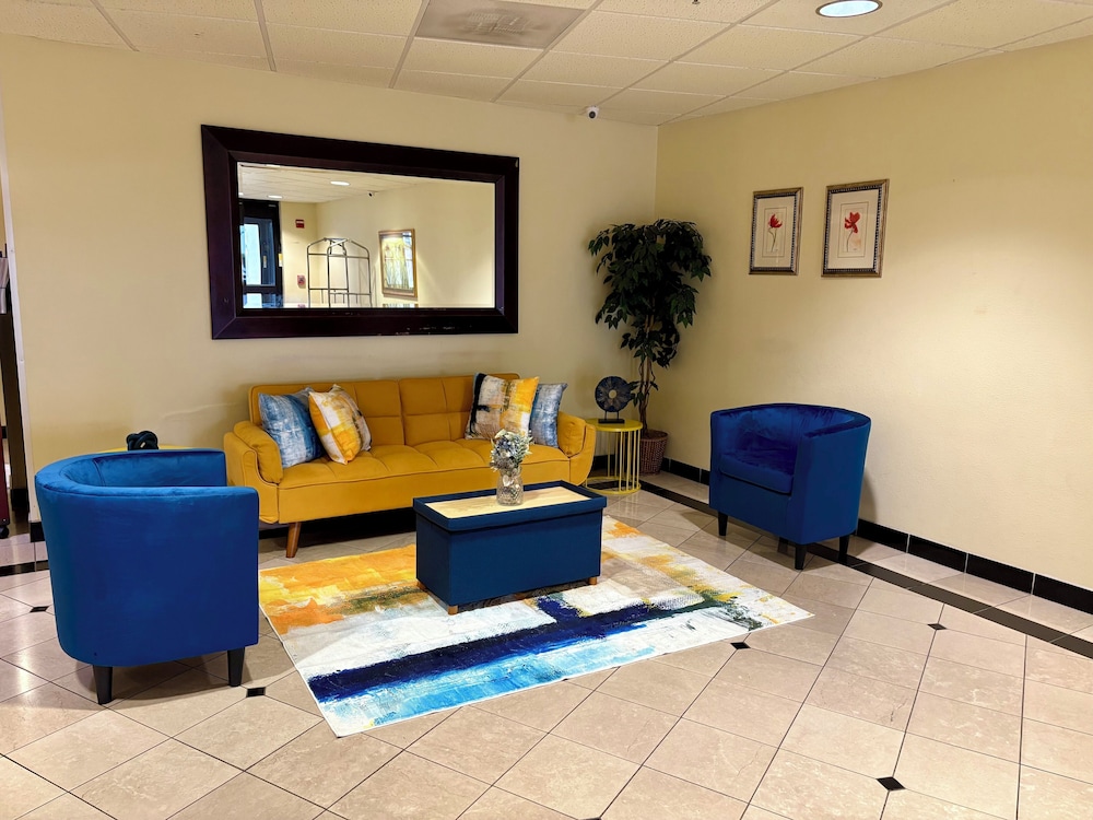 Days Inn & Suites by Wyndham Laurel Near Fort Meade 26/37