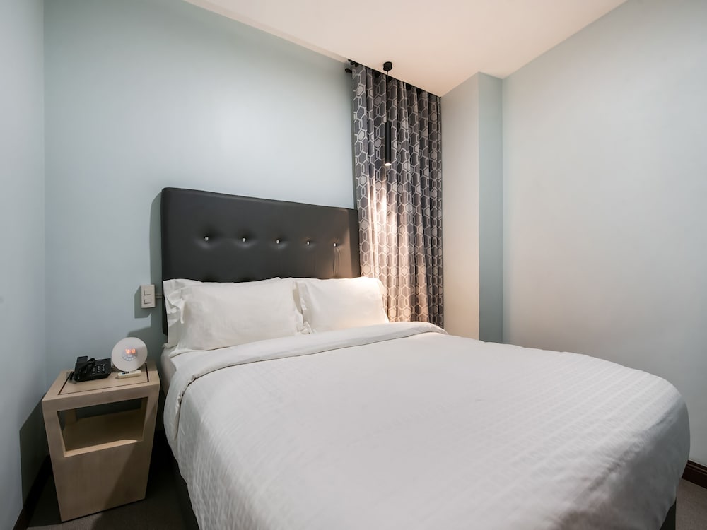 Bay Area Suites 15/28