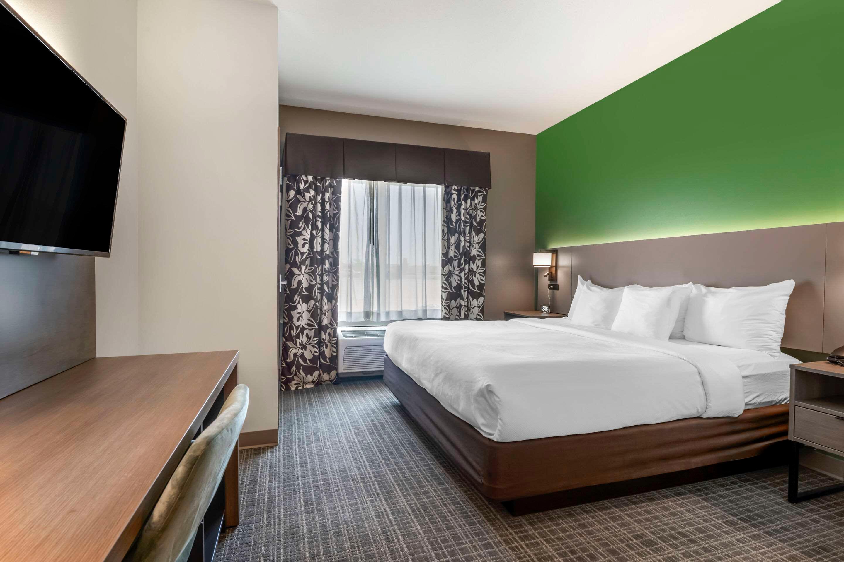 BUSINESS, SUITE, 2 QUEEN BEDS
