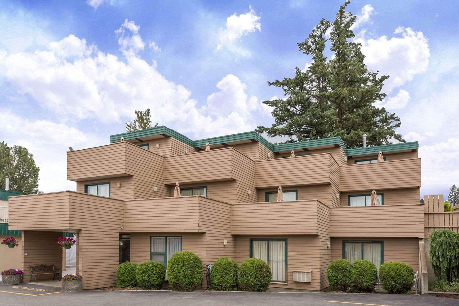 Ramada by Wyndham Quesnel 1/13