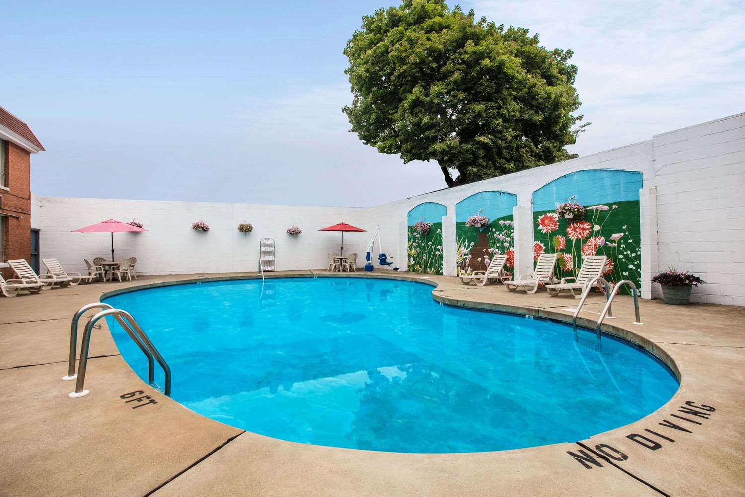 Ramada by Wyndham Ligonier 39/42