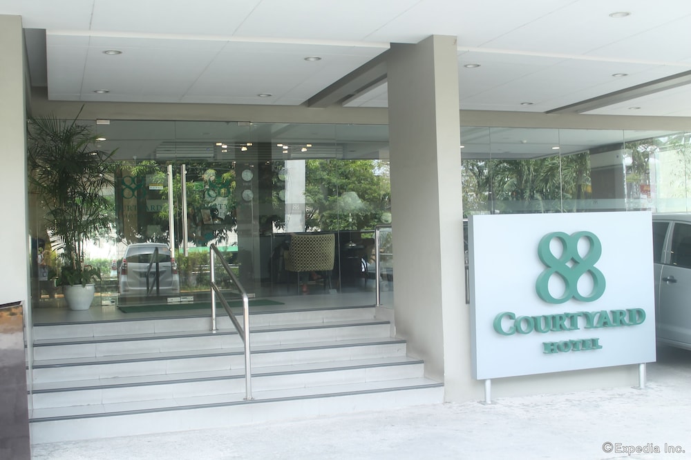 88 Courtyard Hotel 9/52