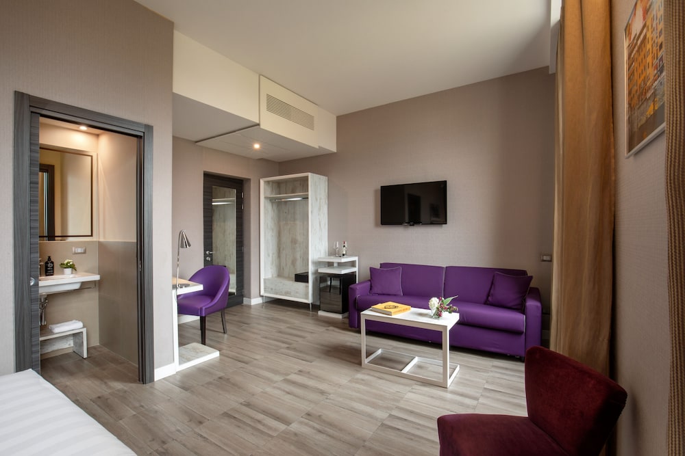 The Guardian Hotel 33/60